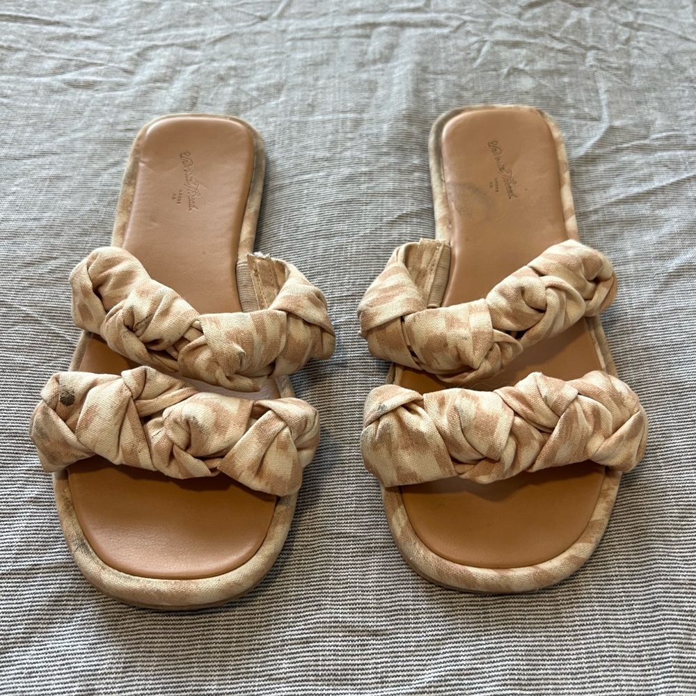 3/$10 🏷️ Sandals